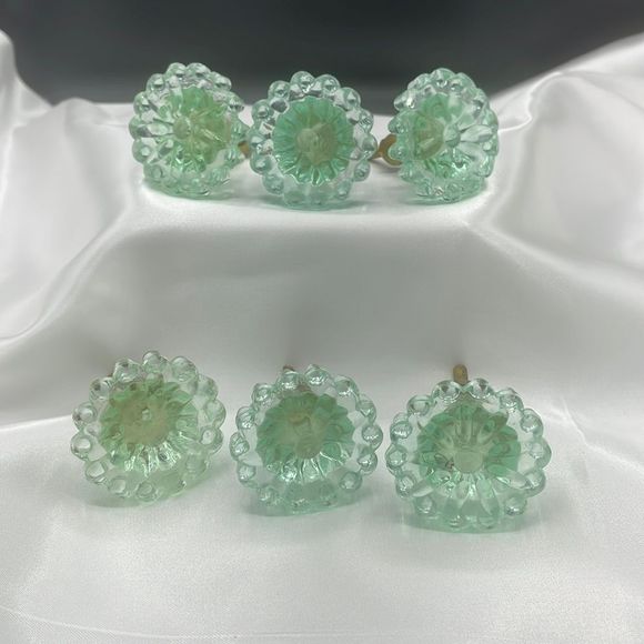 Anthropologie Other - Set of 6 Anthropologie Violette Glass Knobs
